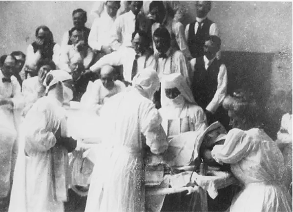 Alice Magaw 1860 1928 administering anesthesia at the Mayo Clinic
