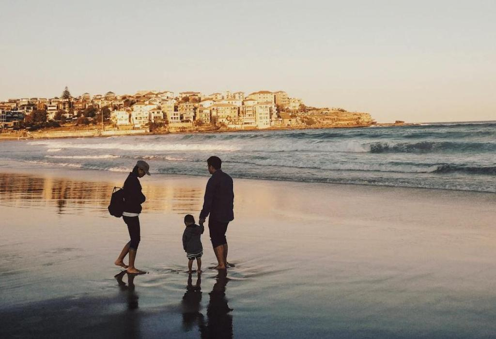 camminare sulla spiaggia, famiglia 